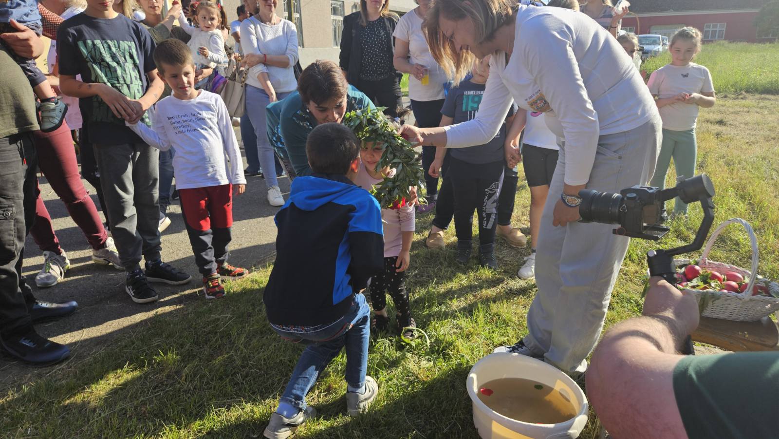 Prelepi običaj „kumačenje“ obeležen u selima opštine Bela Crkva